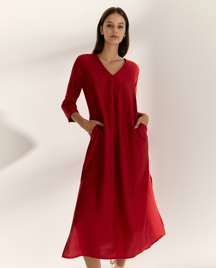 Vestido largo rojo de la marca Paz Torras