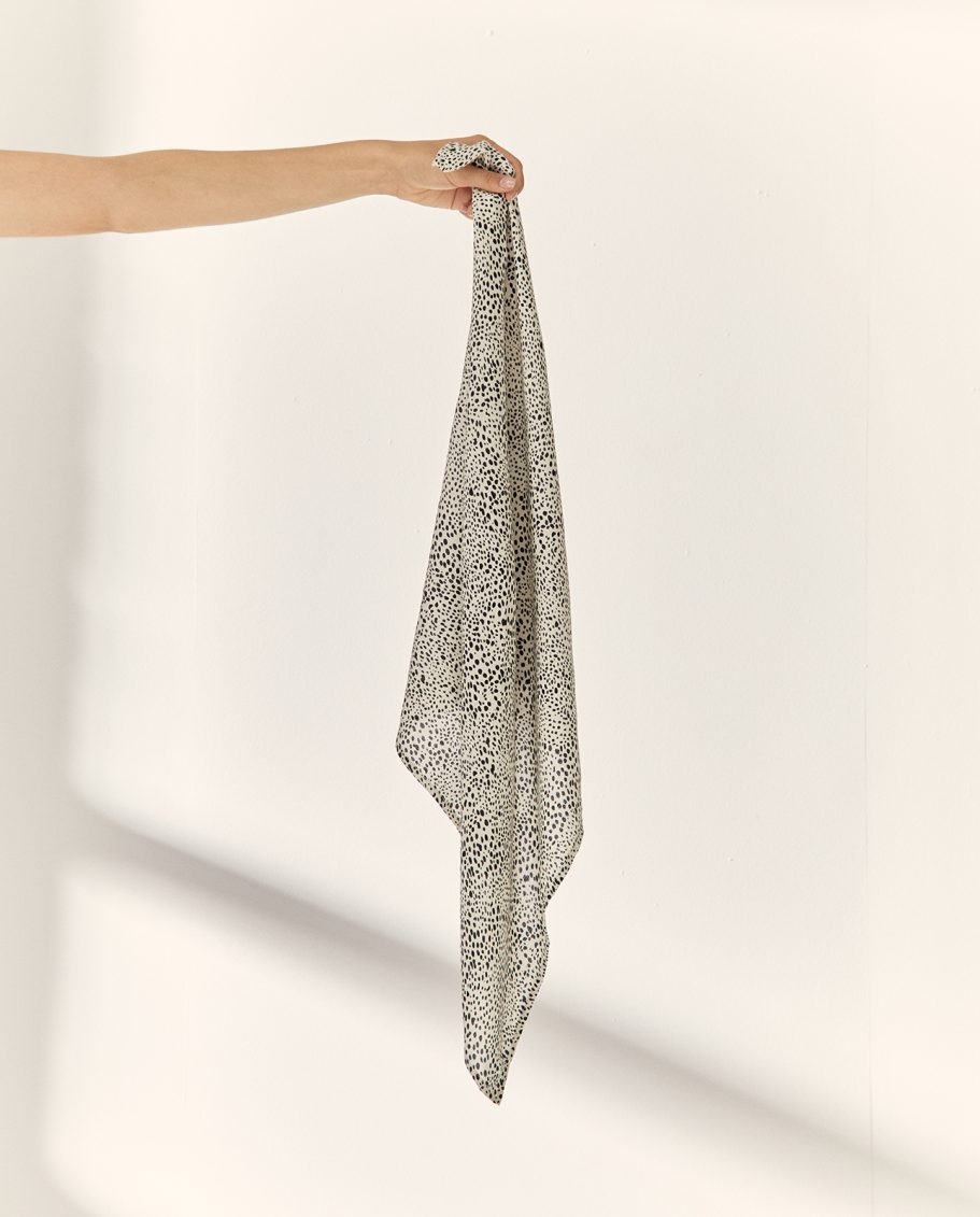 Bandana estampado bicolor de la marca Paz Torras